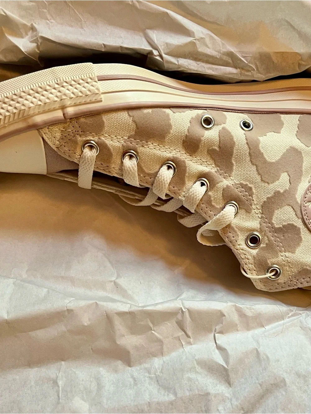 Converse High-Top Sneakers-Egret/Flush Stone Pink/Beige Camo Size 6 Kids NIB